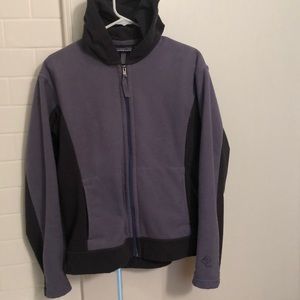 Patagonia Women’s fleece jacket. Purple/grey large